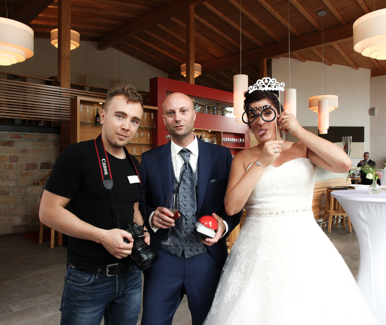 Gruppenbild Fotograf mit Hochzeitspaar